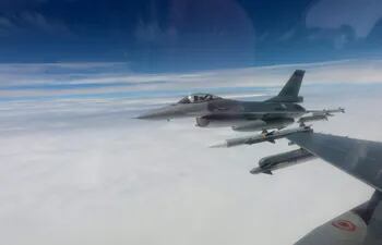 Imagen difundida por el Ministerio de Defensa de Taiwán en la que se observa a los aviones F-16 Fighter.