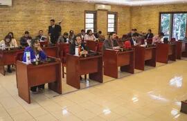 Los concejales en la sesión de la Junta Municipal de Ciudad del Este.