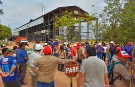 Sindicalistas de Petropar anunciaron el cierre de las plantas alcoholeras de Petropar en Troche y Villa Elisa a partir del lunes.