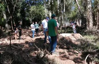El fiscal del Medio Ambiente Carlos Rojas y fiscalizadores del Mades allanaron la vivienda por delito ambiental