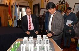 el-presidente-de-bolivia-evo-morales-d-quien-dialoga-hoy-jueves-15-de-septiembre-de-2016-con-el-embajador-de-la-india-en-bolivia-sandeep-chakra-81639000000-1502195.JPG