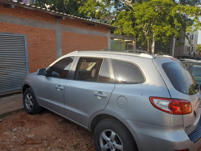 Vehículo robado fue abandonado en estacionamiento del Hospital San Pablo