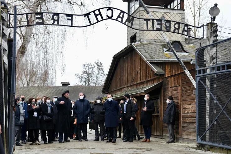 Hoy hace sesenta años la fiscalía general de Fráncfort presentó cargos contra 23 miembros de las SS y sentó así las bases para los llamados “procesos de Auschwitz”, que serían claves para la confrontación de Alemania con el Holocausto.