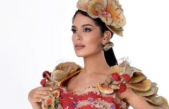 ¡Bella! Miss Eco Paraguay, Fabiola Martínez, con su traje ecológico, en una imagen captada por Graciela Núñez.