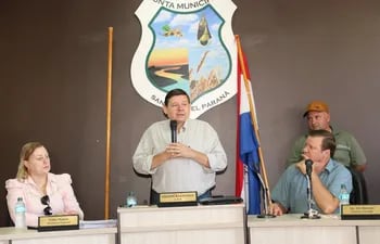 El presidente del Indert, Francisco Ruíz Diaz, de visita en un municipio de Itapúa.