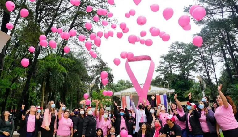 La campaña Octubre Rosa busca generar conciencia sobre el cáncer de mama.