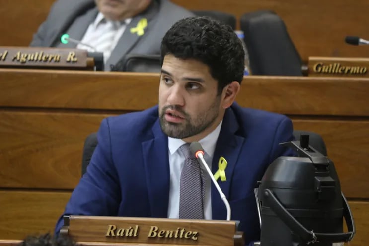 Raúl Benítez (PEN) dijo que Santiago Peña debe dar aclaraciones sobre los chats.