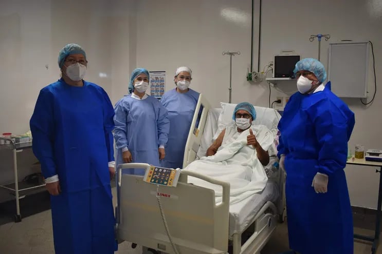 El equipo de trasplante del Hospital de Clínicas, tras las últimas evaluaciones, dio de alta a un constructor de 54 años que recibió hace ocho días un niñón.