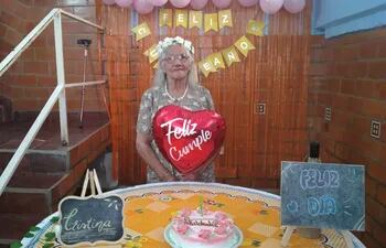 Cristina Martínez, quien vive en el hogar San Vicente de Paúl, en la fecha festeja 92 años de vida.