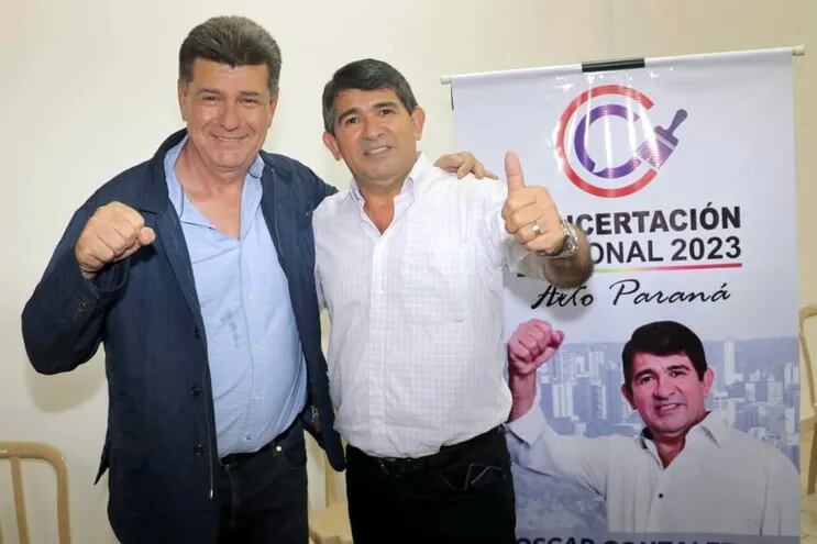 El candidato a gobernador de Alto Paraná Óscar González Drakeford junto con Efraín Alegre, presidenciable de la concertación.