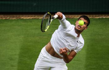 El tenista español Carlos Alcaraz está demostrando un altísimo nivel para avanzar en el torneo de Wimbledon.