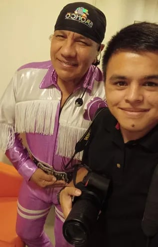 Guido González junto a José Guadalupe Esparza, líder de la agrupación musical Bronco.