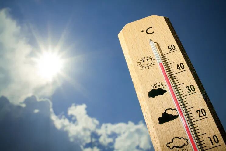 Un termómetro al aire libre que marca más de 40°C.