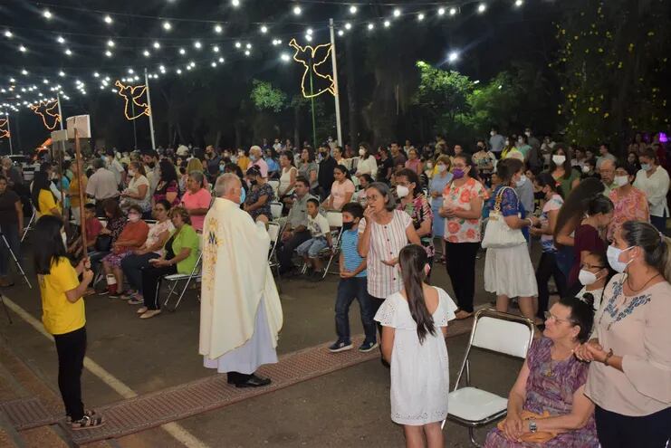 Mons. Celestino Ocampo, celebró la misa central en honor a la santa patrona de Carapeguá