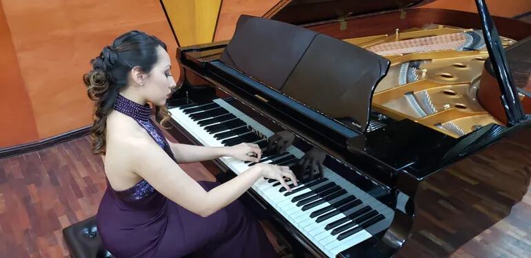La pianista guaireña Jazmín Gómez compartirá hoy el escenario junto a la OSCA.