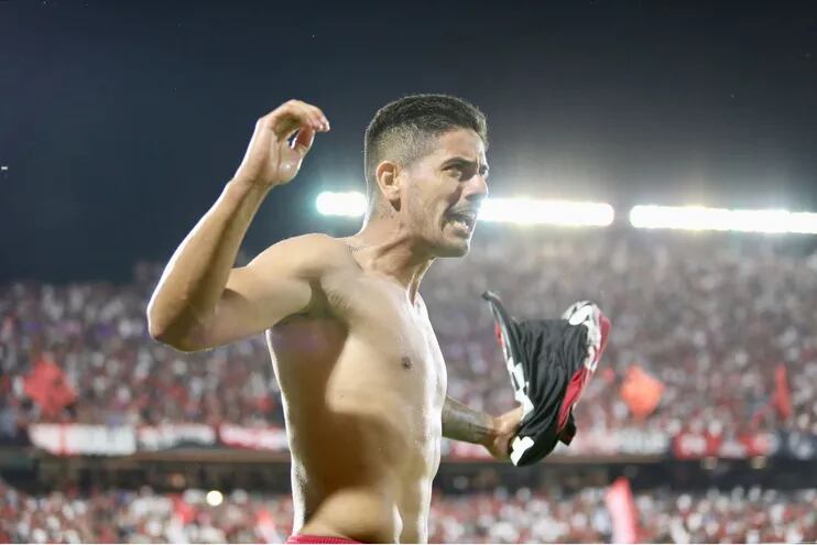 El paraguayo Jorge “Pollo” Recalde celebra su gol, que sirvió para la victoria 1-0 de Newell’s ante el San Lorenzo de Adam Bareiro.