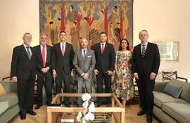 Santiago Peña y Pedro Alliana se reunieron con embajadores de la Unión Europea.