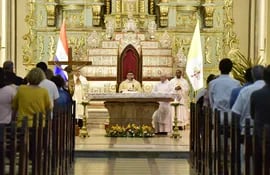 La misa de Navidad en la Catedral Metropolitana de Asunción fue presidida por el padre Reinaldo Roa.
