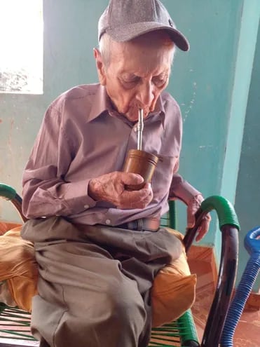Don Hipólito Cardozo Portillo, excombatiente de 105 años tomando su tereré en su casa de la colonia Naranjito
De	sescobar <sescobar@abc.com.py>
Destinatario	interior@abc.com.py, foto@abc.com.py
Fecha	28-09-2021 15:09