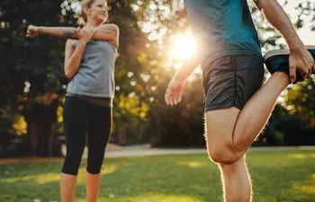 La actividad física contribuye a disminuir el riesgo de hipertensión, cardiopatía, diabetes y cáncer de mama, así como otras enfermedades.
