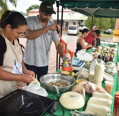 Feria Agropecuaria Semanal en la Municipalidad de Cambyretá.