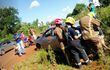 Vuelco en camino vecinal de Carapeguá.