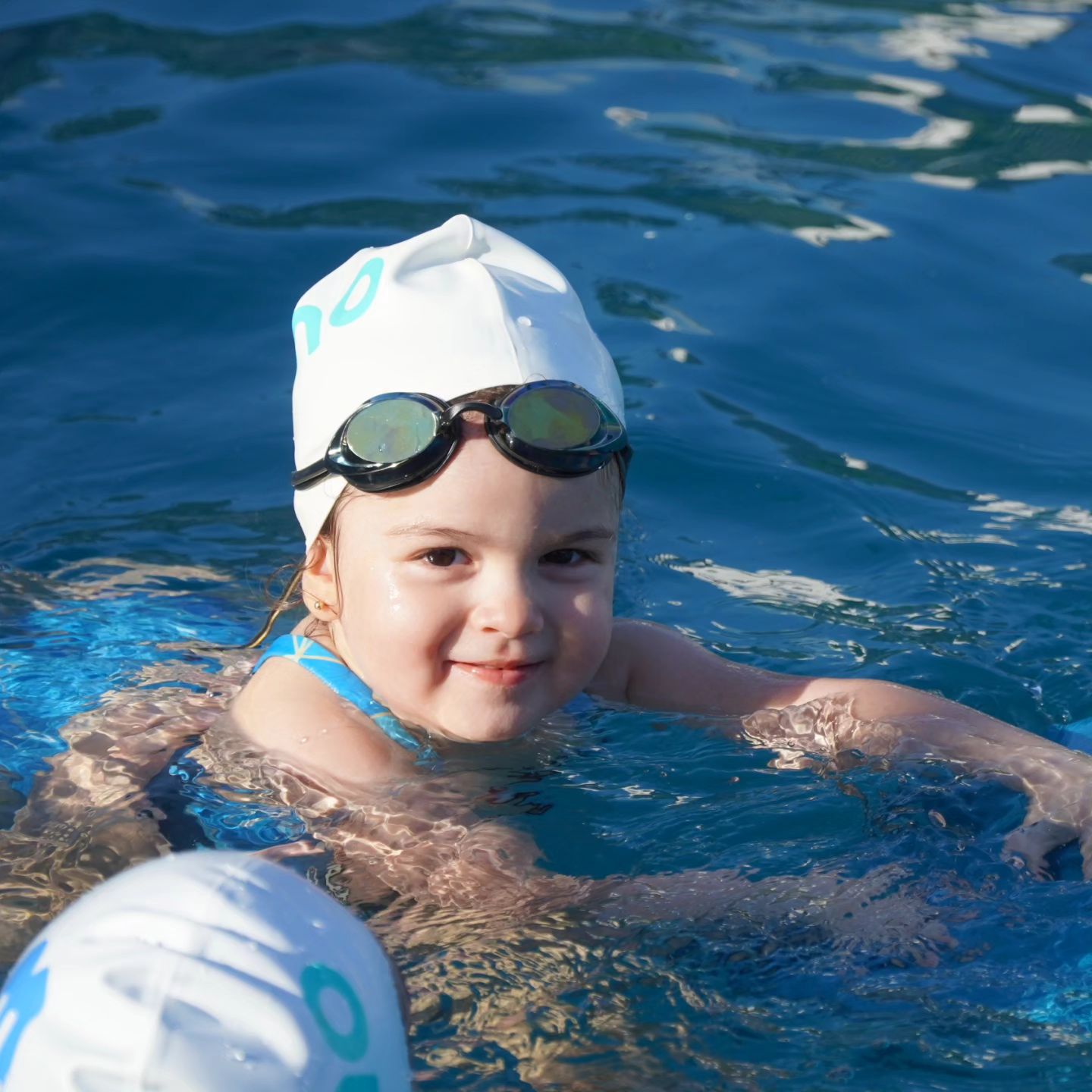 ¡Pura ternura! Sienna Vittoria en su primera competencia de natación.
(Instagram/Benjamín Hockin)