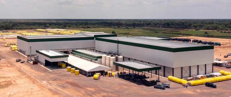 La visionaria Cooperativa Chortitzer sigue dando valor agregado al Chaco, esta vez, con la operación de una amplia planta algodonera.