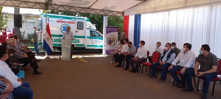 Mario Abdo Benítez (c) inauguró ayer el  Hospital “Divino Niño Jesús” de Juan Eulogio Estigarribia, Dpto. de  Caaguazú.