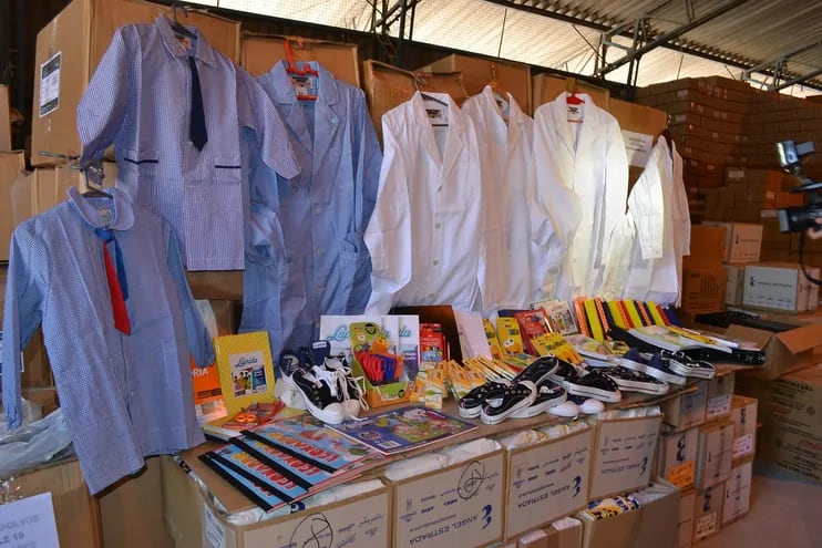 Varios útiles y otros complementos forman parte de los kits escolares en Formosa, Argentina.