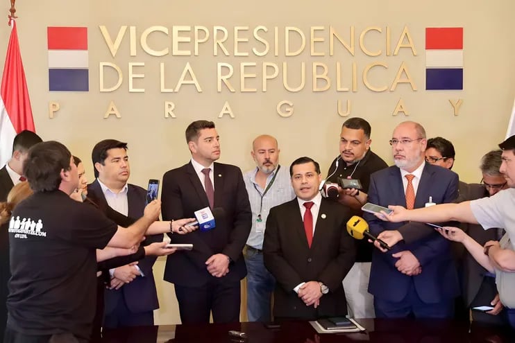 Conferencia de prensa en la Vicepresidencia de la República.