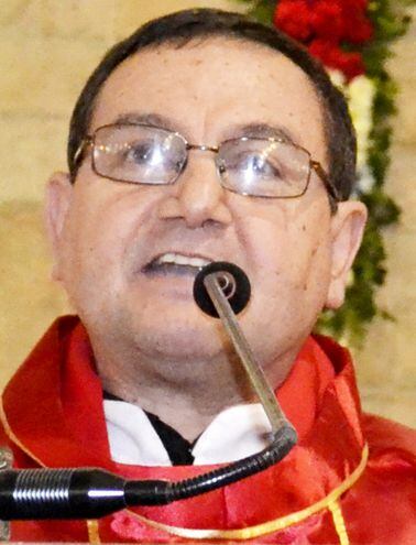 El padre Nicolás Acosta dirigió ayer la homilía matinal en el templo de Ñemby por los festejos en de San Lorenzo.