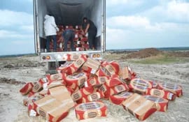 uno-de-los-seis-camiones-que-ingresaron-carne-brasilena-en-forma-ilegal-al-paraguay-en-el-momento-que-estaba-siendo-destruida-en-el-predio-de-la-firm-212211000000-1711415.jpg