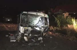 Aparatoso accidente involucró a dos camiones: uno paraguayo y otro boliviano, según los informes policiales.