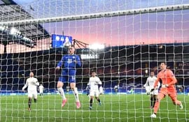 Timo Werner anota el primer gol del Chelsea en la semifinal ante el Real Madrid.