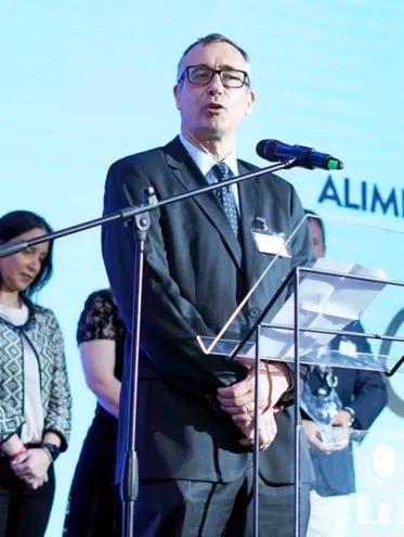 Florian Haensch, director de Casa Rica, recibió el premio por la “Innovación” de la empresa.