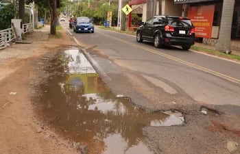 Aguas cloacales adornan las calles de San Bernardino