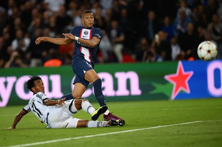 Kylian Mbappé anotó uno de los goles en la victoria del PSG sobre Juventus.