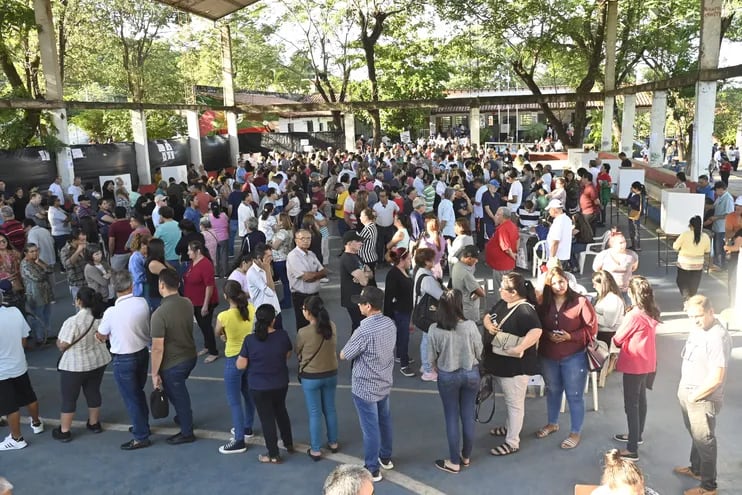 Con una participación ciudadana superior al 63%, el pueblo paraguayo decidió ayer el futuro del país. Los gremios empresariales  recordaron al nuevo gobierno sus requerimientos.