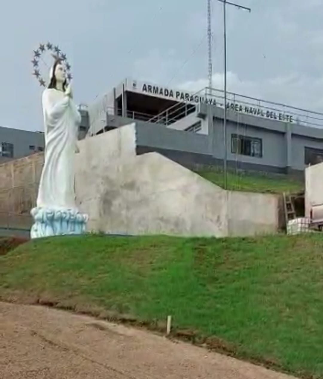 El proyecto incluye la imagen y gruta a la Virgen Stella Maris, patrona de la Armada Paraguaya.