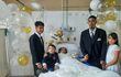 José Luis Casco (33) y Luz Benítez Diaz (33) y sus  tres hijos durante la boda que se celebró en el nosocomio ovetense.