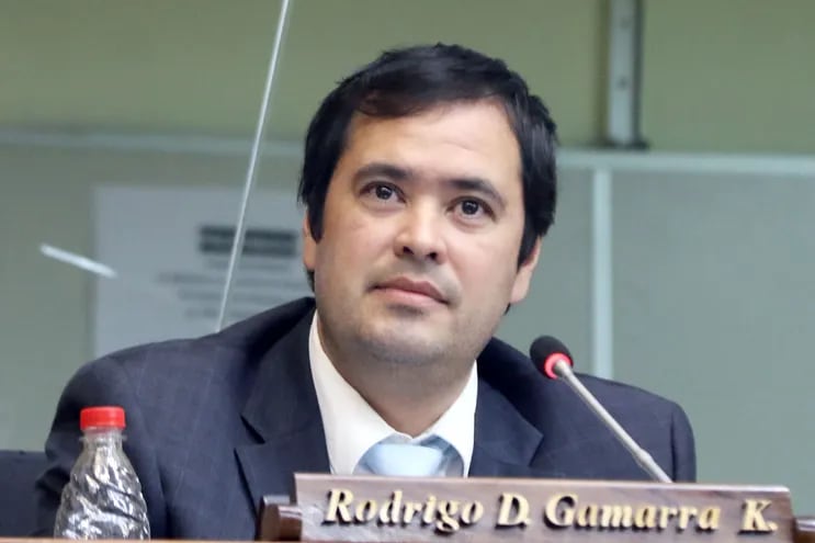 Rodrigo Gamarra, diputado colorado cartista, denunciado por violencia contra la mujer.