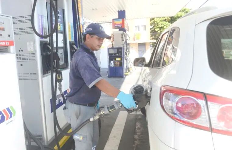 En Asunción existen 146 estaciones de expendio de combustibles y en todo el país unas 2.500, teniendo el Paraguay la mayor densidad de servicentros en América, con relación a habitantes.