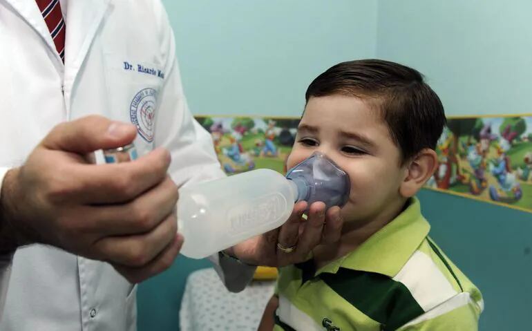 Imagen de archivo y referencia: considerable aumento de consultas por cuadros respiratorios en niños.
