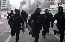 Centenares de detenidos en Francia por disturbios.