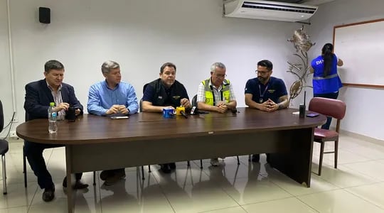 Autoridades del Aeropuerto Internacional Silvio Pettirossi y de la Policía dieron conferencia de prensa tras el episodio de amenaza de bomba.