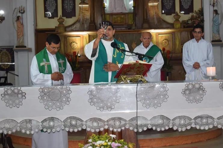 Itauguá: nuevos sacerdotes tomaron posesión de la casa parroquial y  celebraron misa - Nacionales - ABC Color