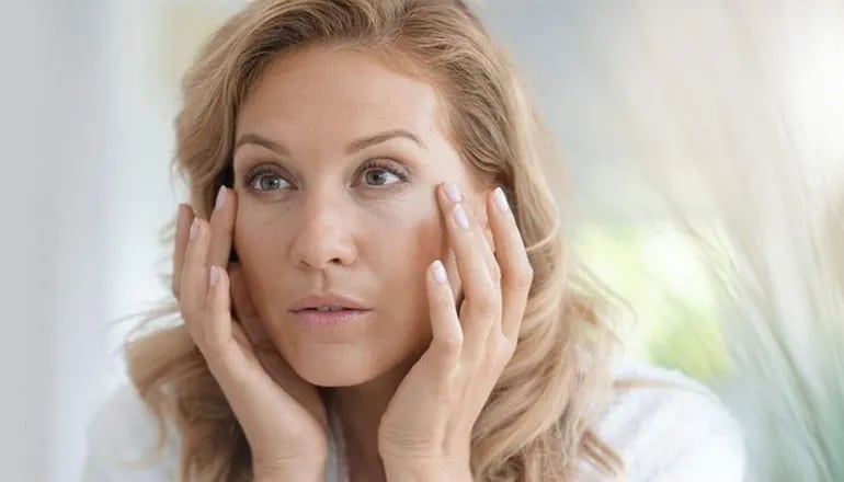 Es muy recomendable la aplicación del ácido hialurónico para el tratamiento efectivo de la piel del rostro mejorando la textura y combatir la flacidez.
