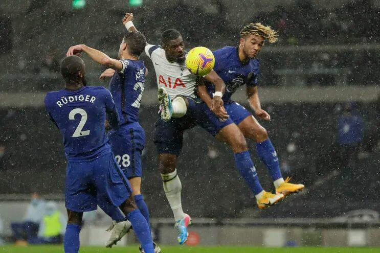 Chelsea derrotó al Tottenham de Mourinho