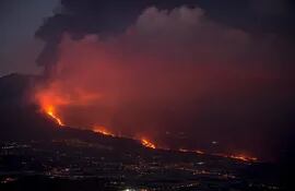 Imagen del flujo de lava que fluye del volcán de Cumbre Vieja, en la isla La Palma, Canarias (España)
